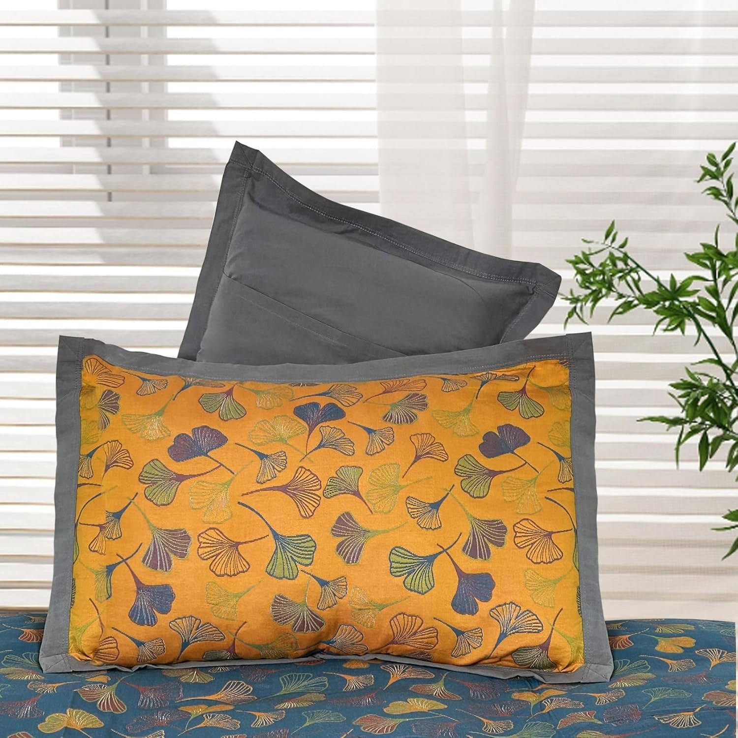 Moderniqa | Leaf Embroidered Pillowcases